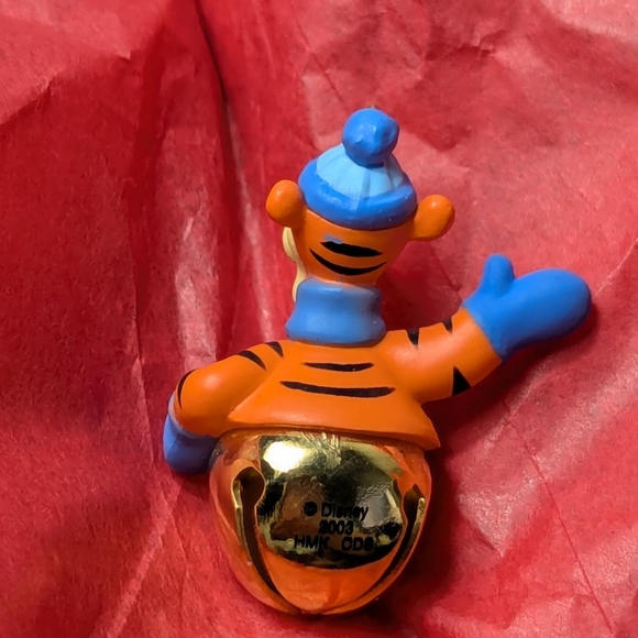 Hallmark Keepsake Ring-A-Ling Pals, Winnie the Pooh Collection, ornament - Picture 10 of 11